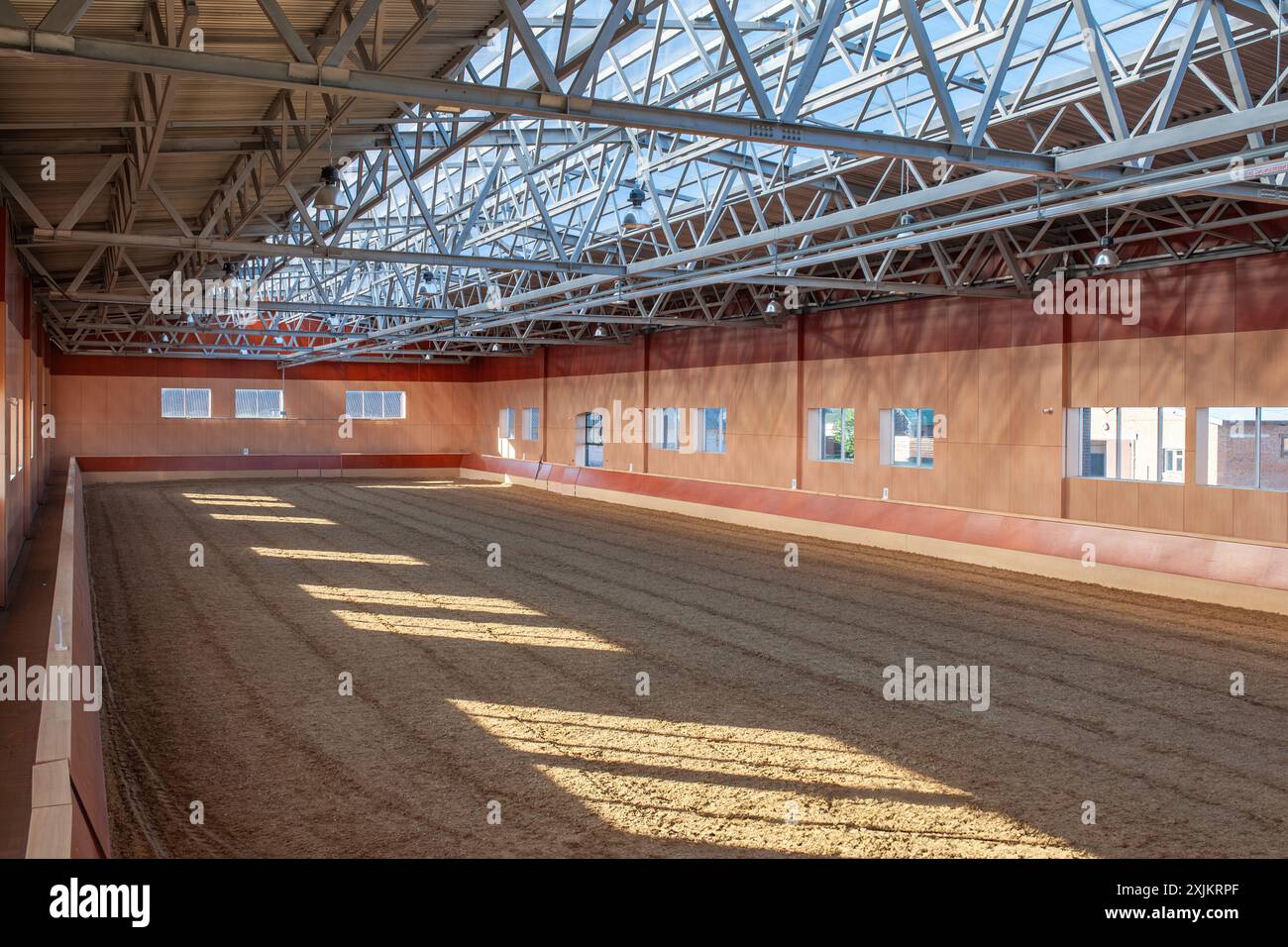 Empty indoor arena hi-res stock photography and images - Alamy