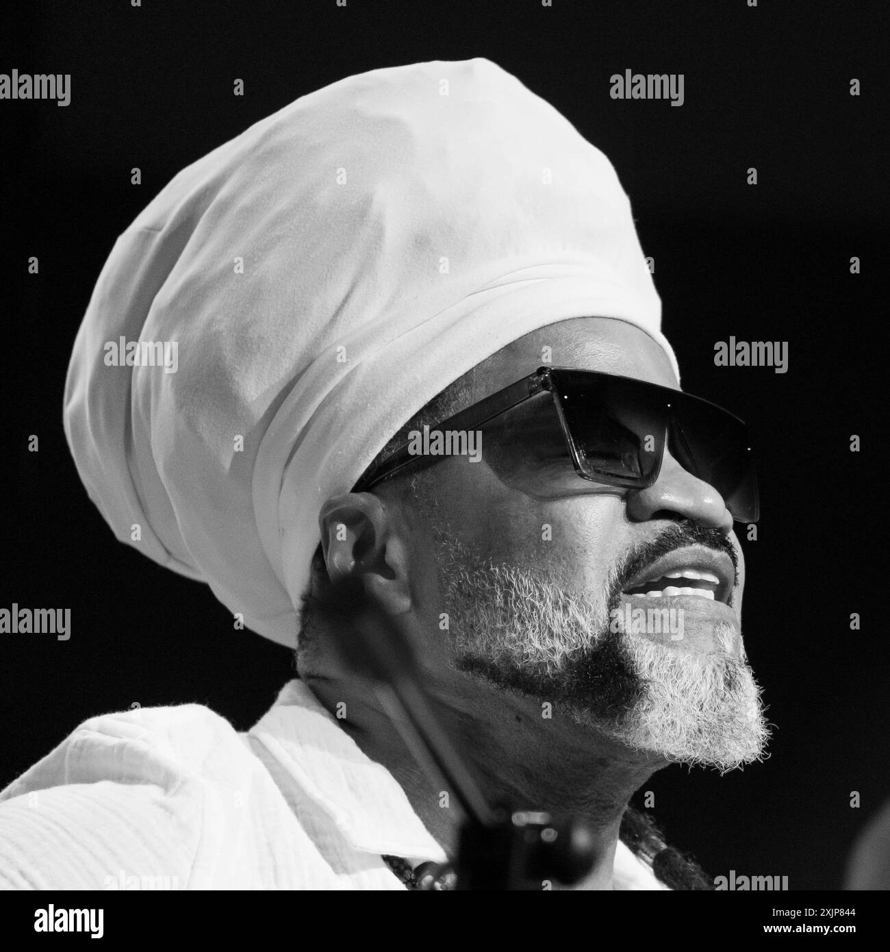 Brazilian samba singer Black and White Stock Photos & Images - Alamy