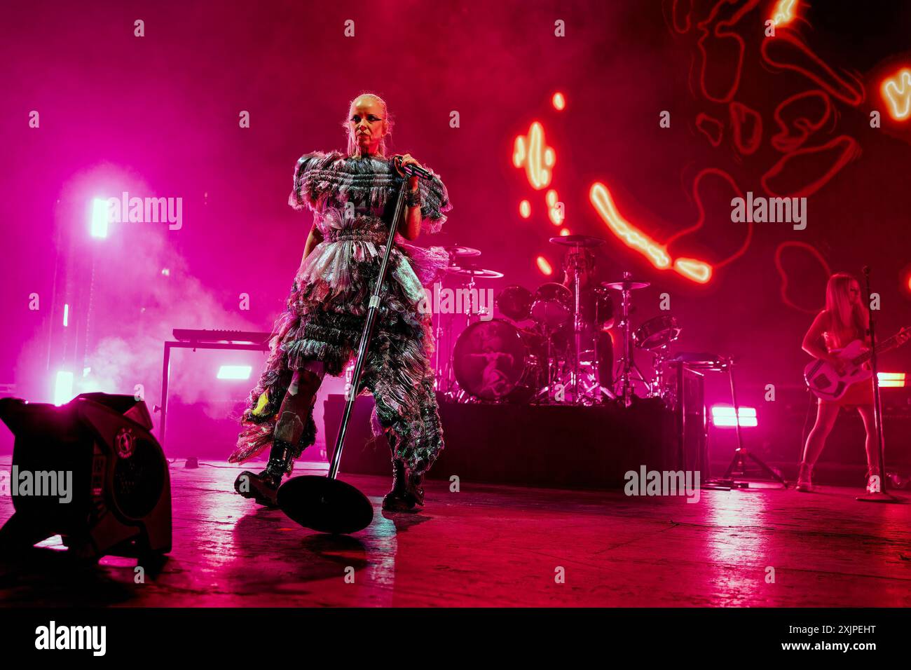 Garbage Drummer Butch vig drums hi-res stock photography and images - Alamy