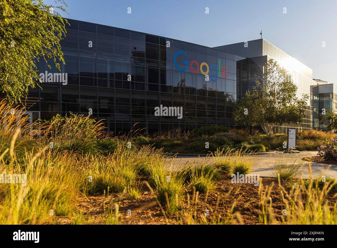 Alphabet google headquarters hi-res stock photography and images - Alamy