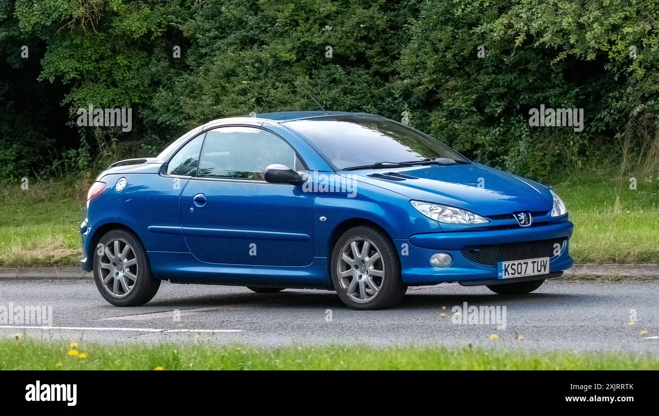 Blue Blue各種 Blue peugeot 206 hi-res stock photography and images - Alamy