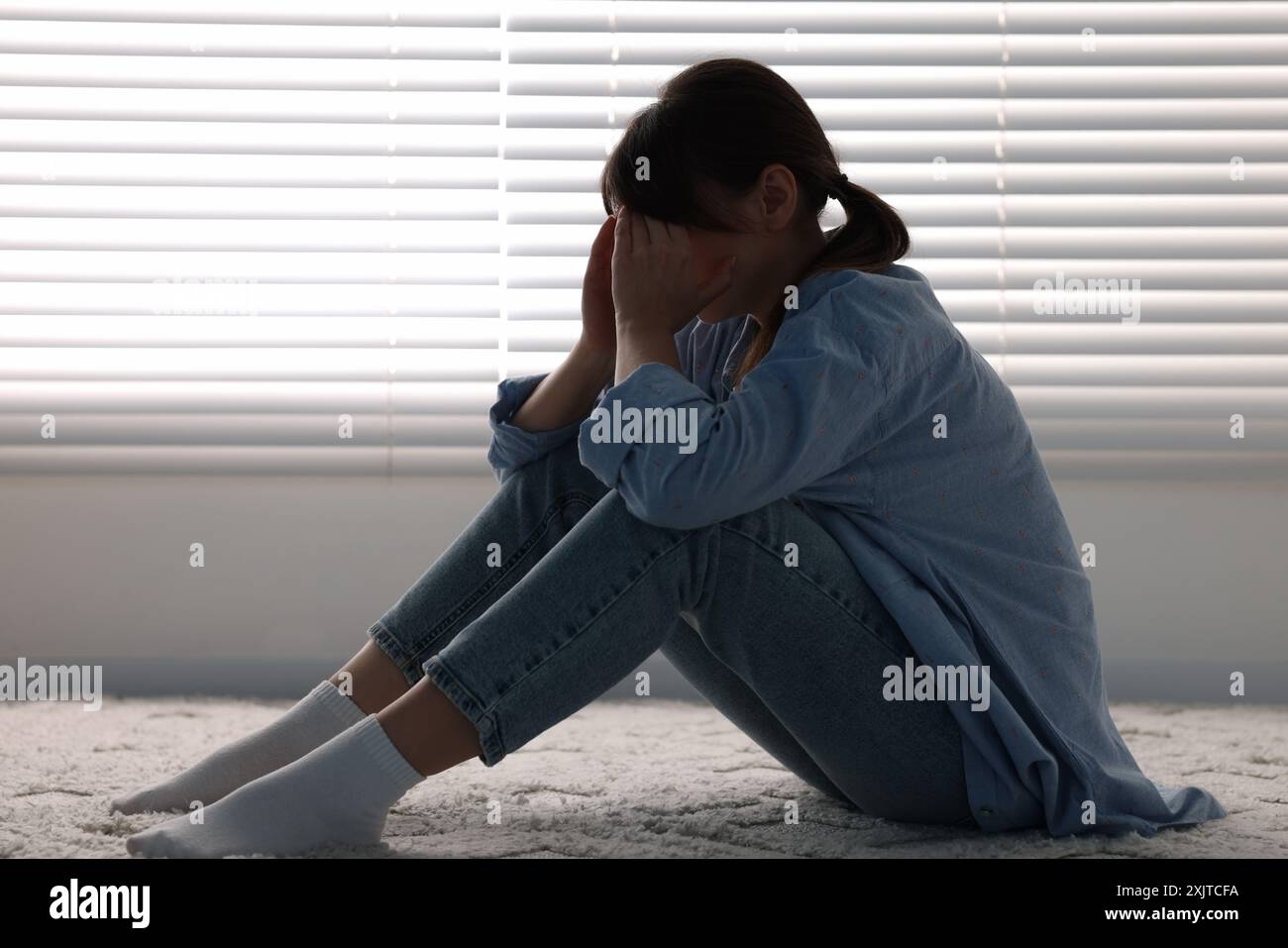 Loneliness concept sad woman hi-res stock photography and images - Alamy