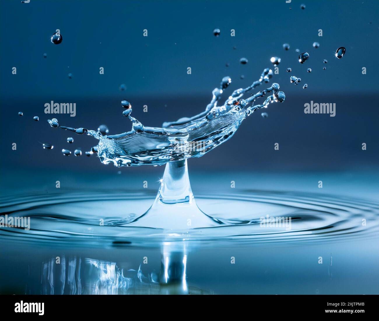 High-Speed Photography of Water Droplet Splash Creating a Crown Shape ...