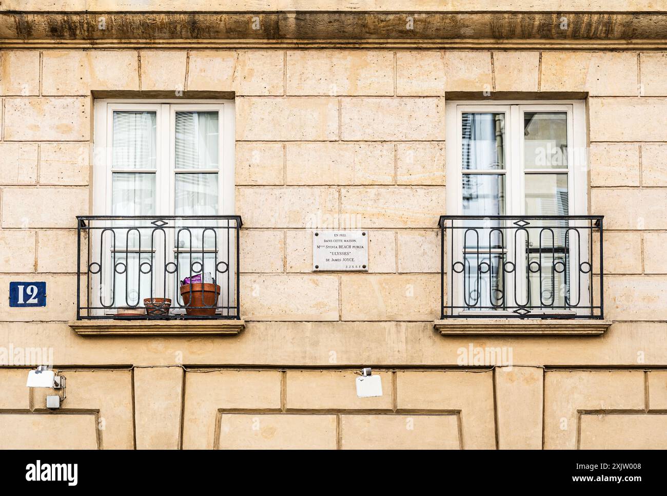 Sylvia beach james joyce hi-res stock photography and images - Alamy