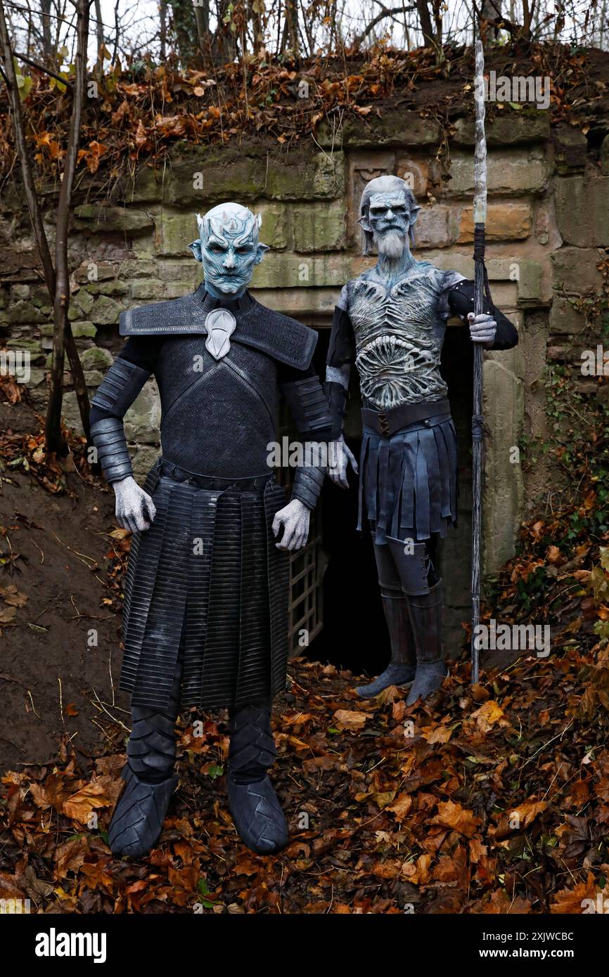 GEEK ART - Bodypainting and Transformaking: Game of Thrones Photoshooting mit Paul Skupin als Nachtkönig und Torben Behning als Weißer Wanderer in der Ruine der Burg Calenberg in Schulenburg. - Ein Projekt des Fotografen Tschiponnique Skupin und des Bodypainters und Transformakers Enrico Lein *** GEEK ART Bodypainting and Transformaking Game of Thrones photoshoot with Paul Skupin as the Night King and Torben Behning as the White Walker in the ruins of Calenberg Castle in Schulenburg A project by photographer Tschiponnique Skupin and bodypainter and transformaker Enrico Lein Foto:xT.xSkupinx/xF Stock Photo