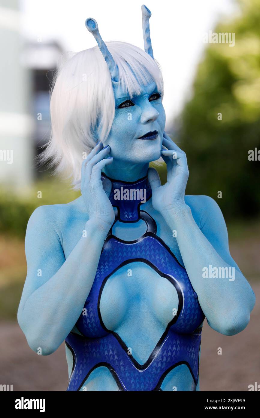 GEEK ART - Bodypainting and Transformaking: Star Trek Photoshooting mit RenÃ e-Claire Meinhold als Andorianer an der Expo Plaza in Hannover. - Ein Projekt des Fotografen Tschiponnique Skupin und des Bodypainters und Transformakers Enrico Lein *** GEEK ART Bodypainting and Transformaking Star Trek Photoshooting with RenÃ e Claire Meinhold as Andorian at the Expo Plaza in Hannover A project by photographer Tschiponnique Skupin and bodypainter and transformaker Enrico Lein Foto:xT.xSkupinx/xFuturexImagex geek art 4758 Stock Photo