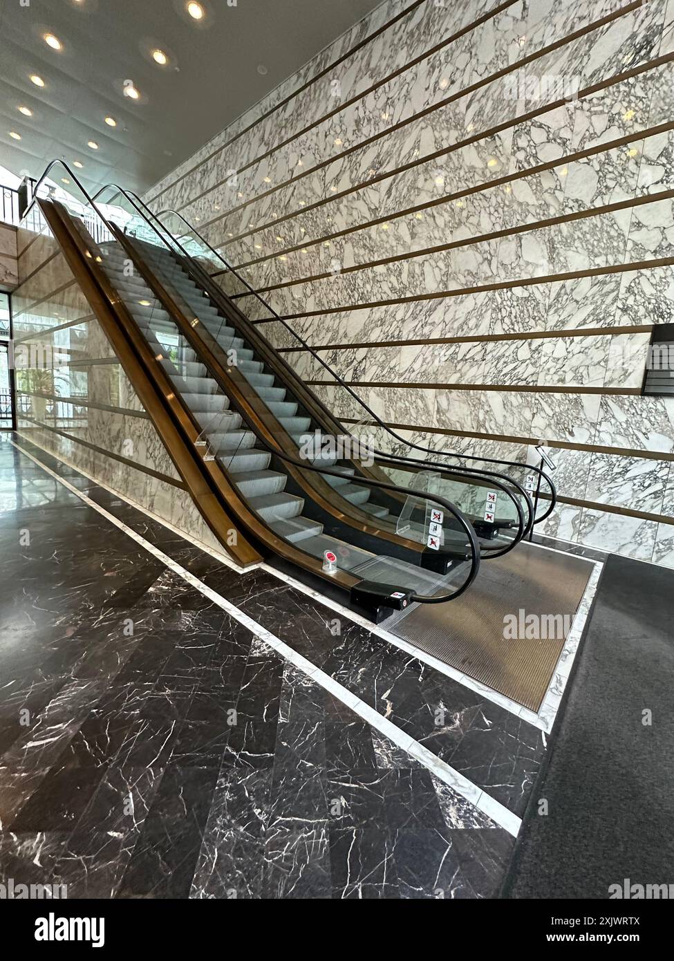 Mall Hand Rails Vertical handrails hi-res stock photography and images - Alamy