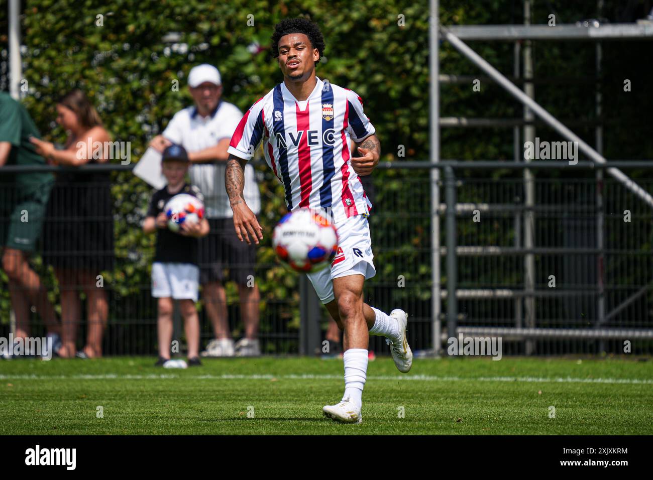 Loon Op Zand, Netherlands. 20th July, 2024. LOON OP ZAND, NETHERLANDS - JULY 20: Emilio Kehrer of Willem II looks up during the pre-season friendly match between Willem II and Lommel SK at Sportpark De Klokkenberg on July 20, 2024 in Loon op Zand, Netherlands. (Photo by Gabriel Calvino Alonso/Orange Pictures) Credit: Orange Pics BV/Alamy Live News Stock Photo