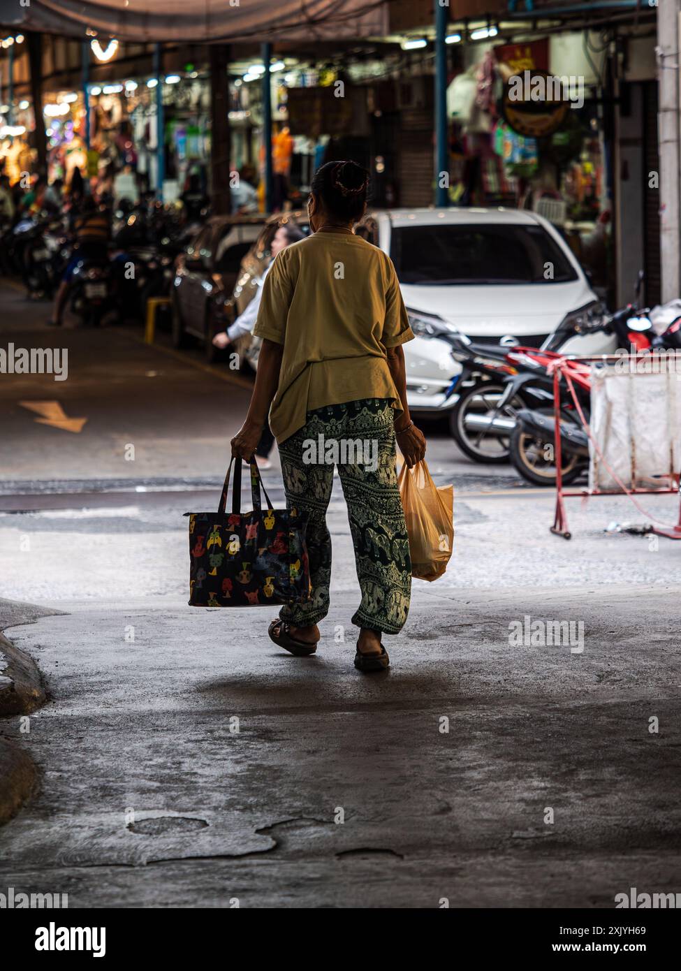 Asian woman walking shopping hi-res stock photography and images - Alamy