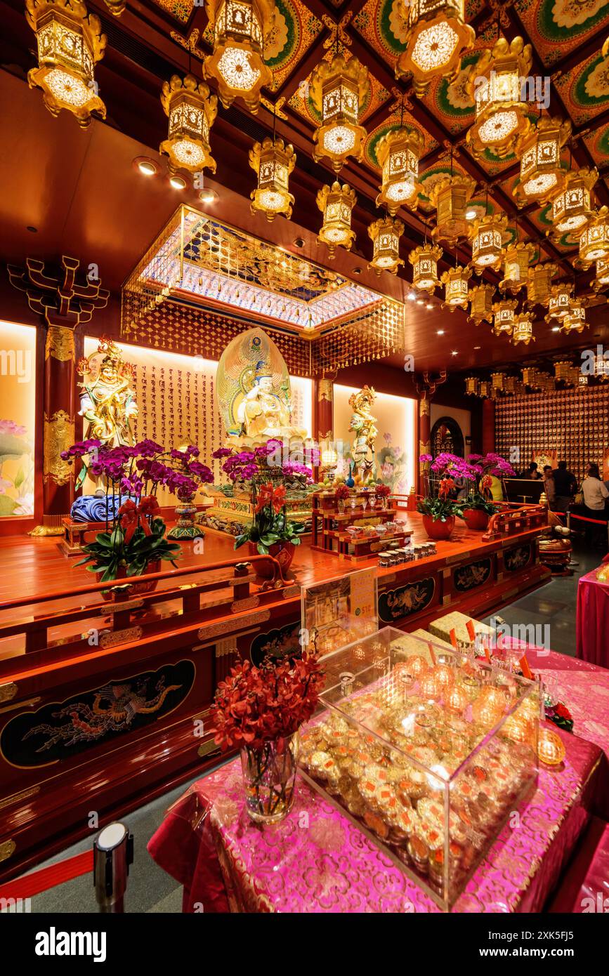 Chinese temple altar hi-res stock photography and images - Alamy