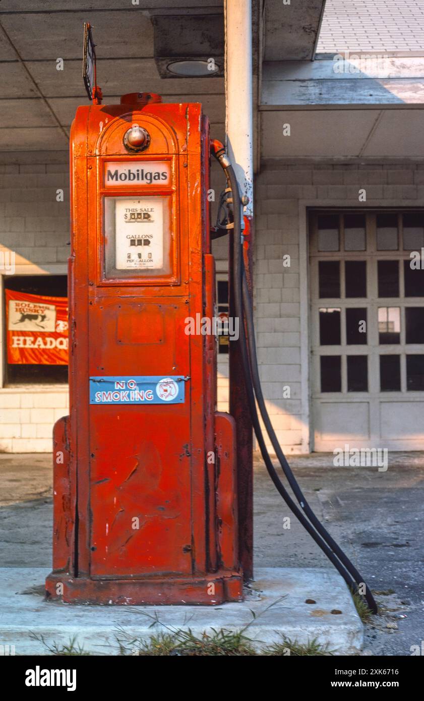 Mobil gas station hires stock photography and images Alamy