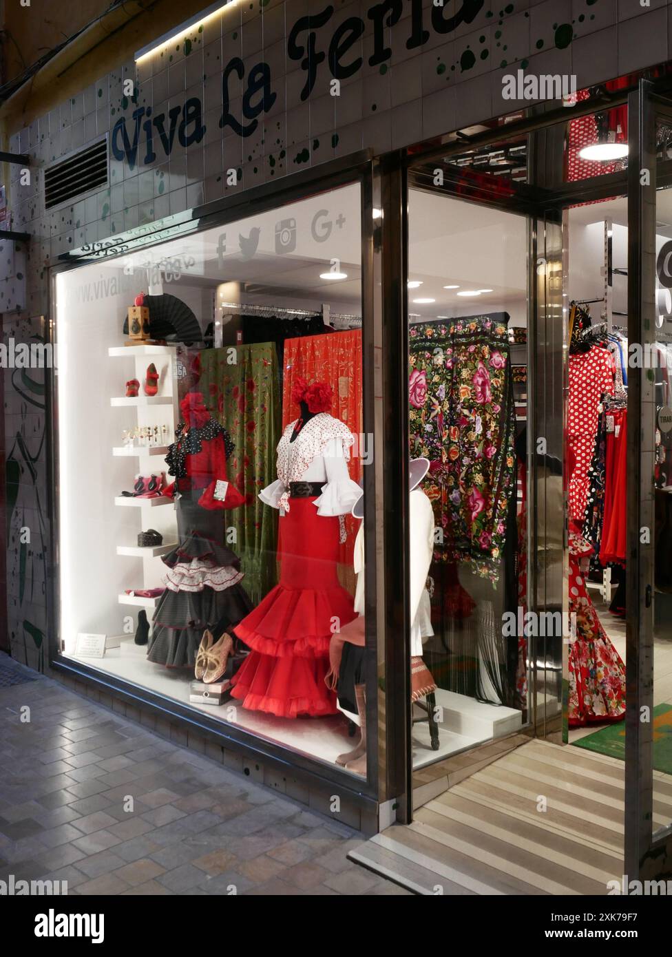 [新品] フラメンコ衣裳・モデルMalagueño・Made in Spain Spain malaga dresses hi-res stock photography and images - Alamy