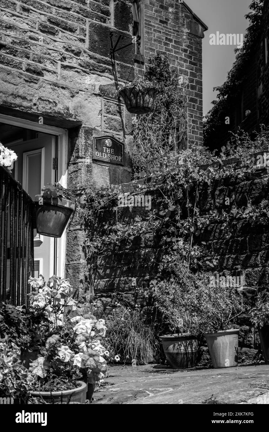 Old english village pub Black and White Stock Photos & Images - Alamy