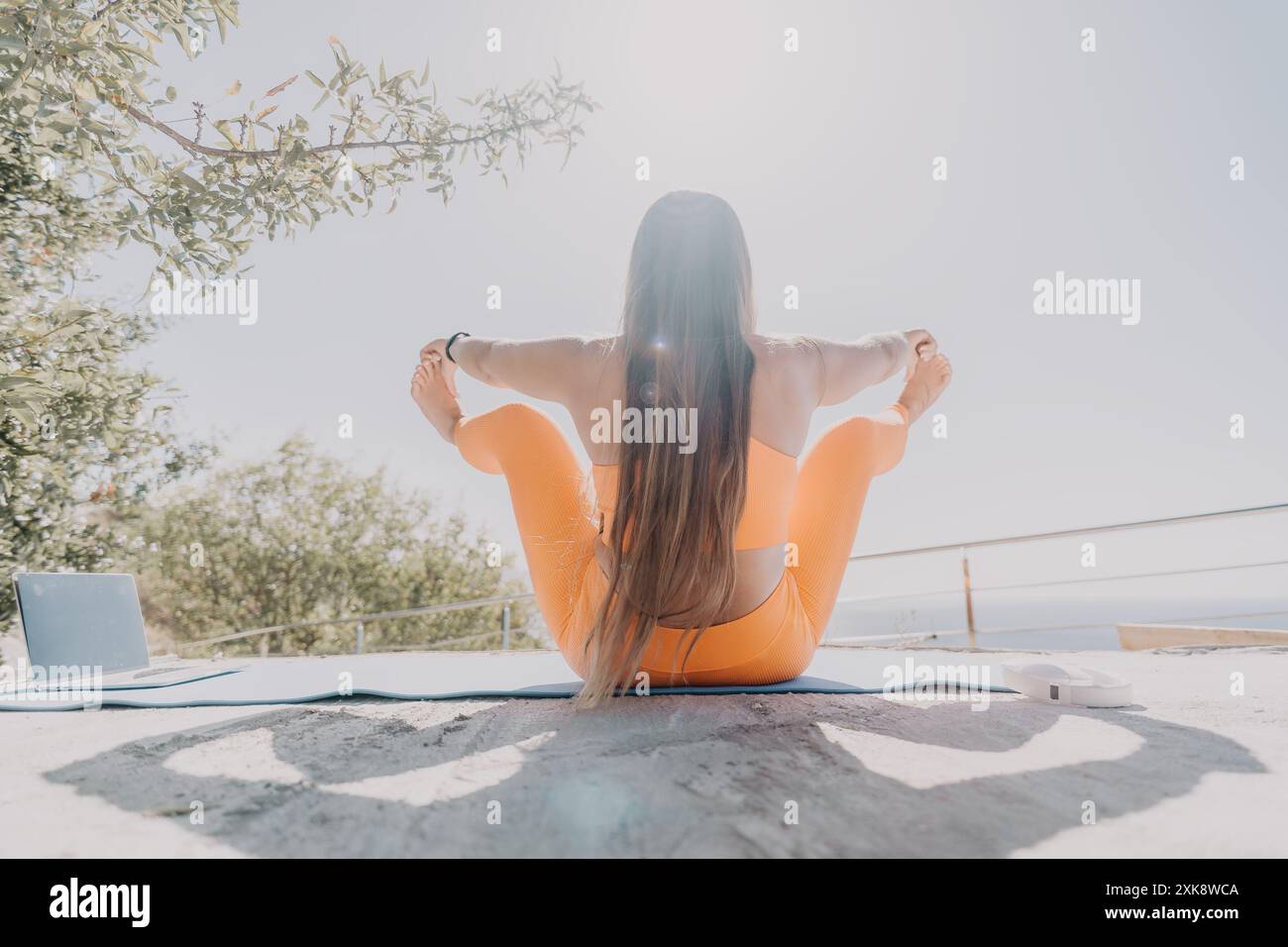 Woman stretching outdoors on yoga hi-res stock photography and images ...