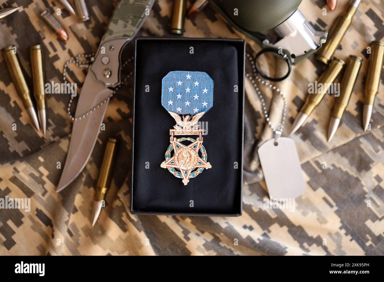 Us army props hi-res stock photography and images - Alamy