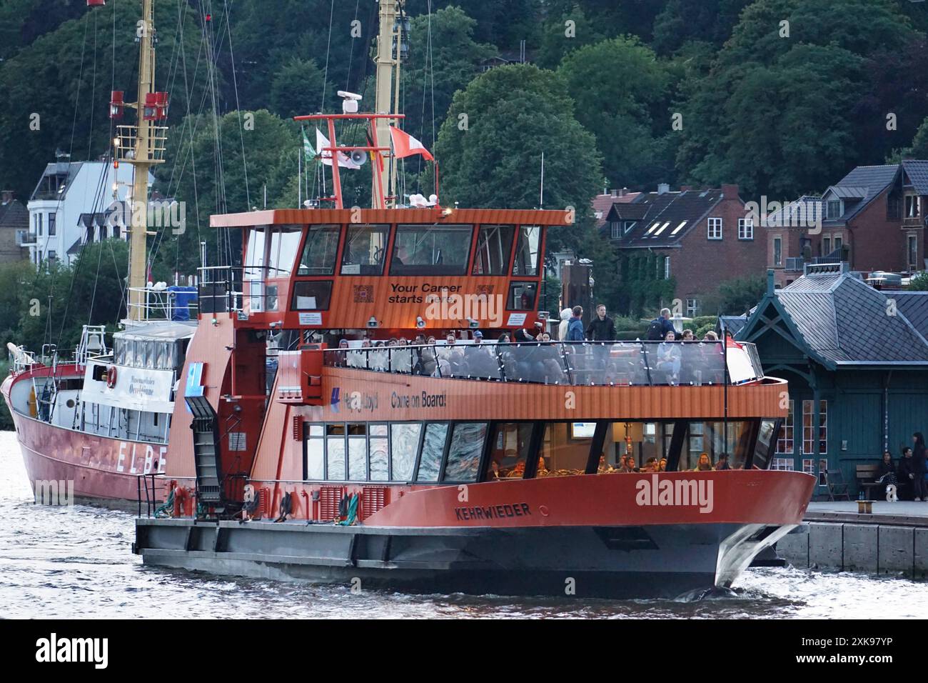 Hafenfaehre im Hafen Hamburg Deutschland an der Elbe bei der Arbeit  Hafen Hamburg *** Port ferry in the port of Hamburg Germany on the Elbe at work Port of Hamburg Stock Photo