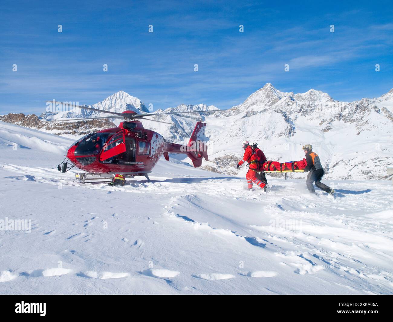 Paramedics carrying stretcher hi-res stock photography and images - Alamy