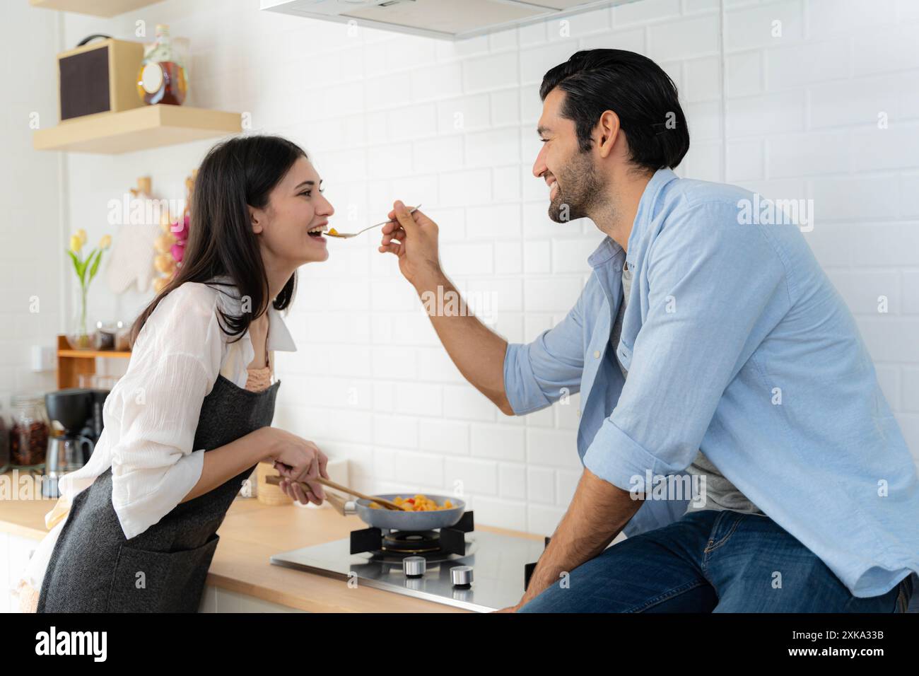 Two couples in a kitchen hi-res stock photography and images - Alamy