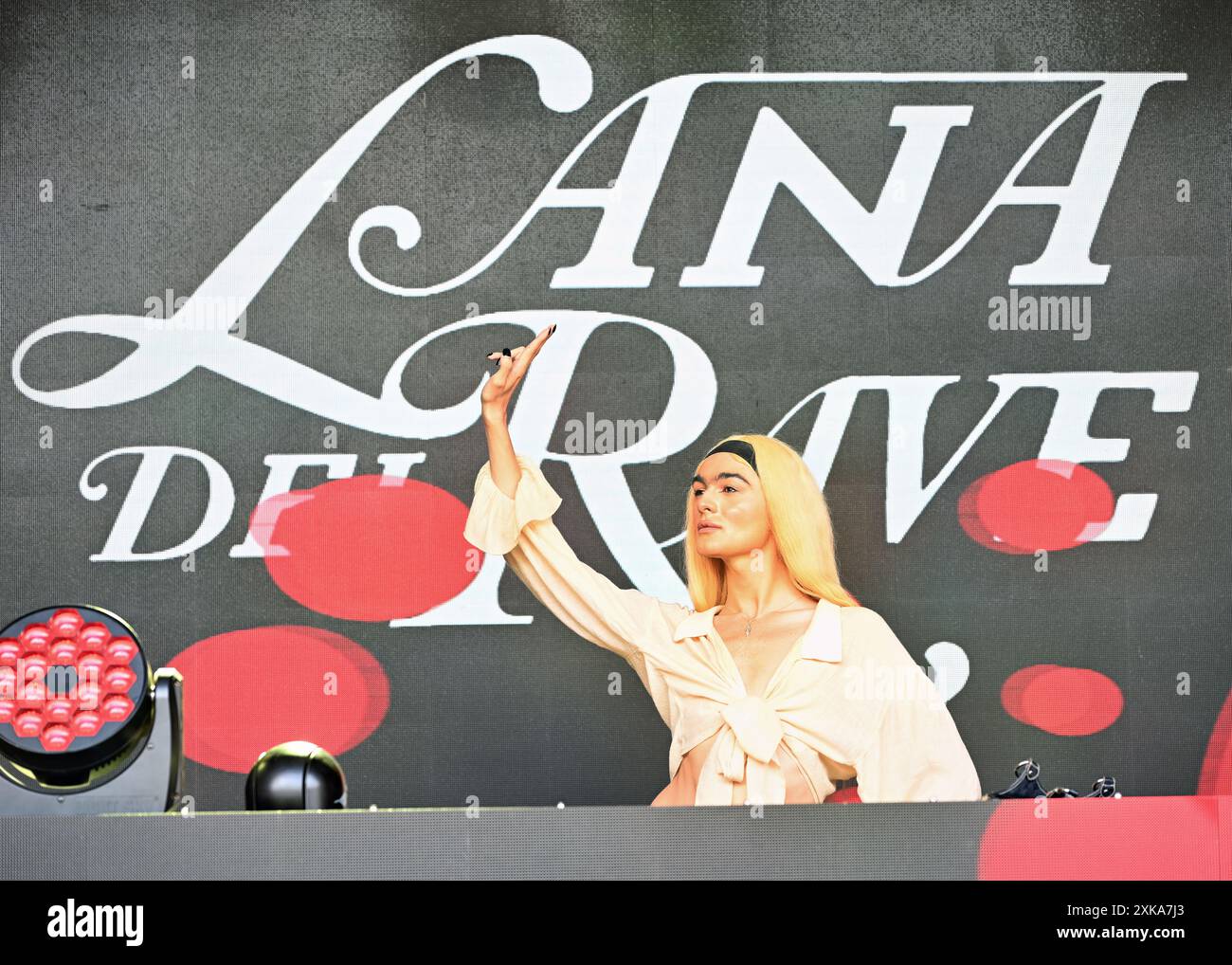 Diverse Raves Lana del rave hi-res stock photography and images - Alamy