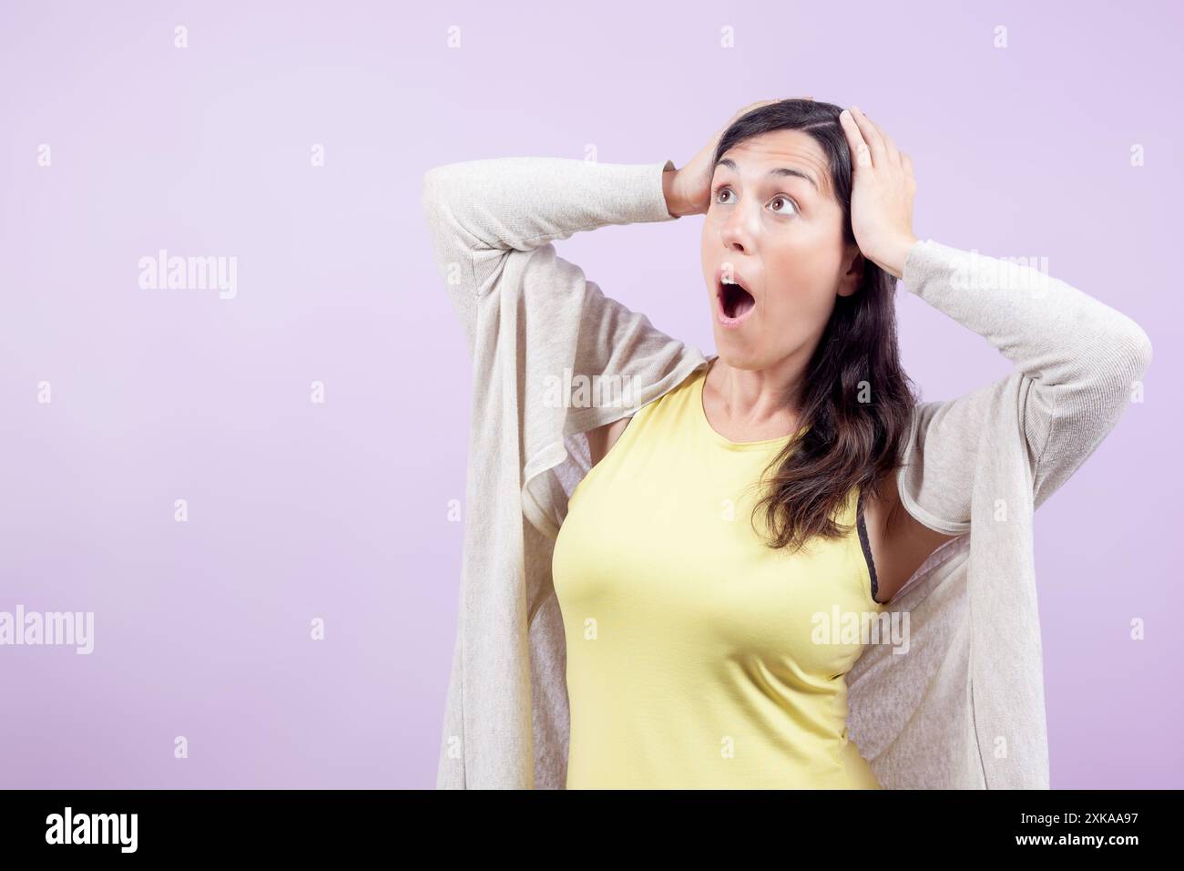 Shock surprise astonished woman hi-res stock photography and images - Alamy