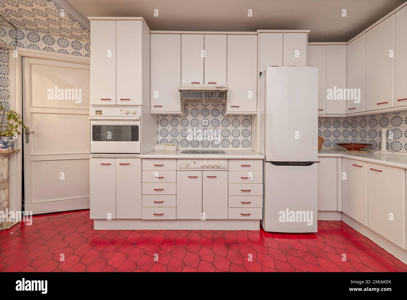 U shaped desk hi-res stock photography and images - Alamy