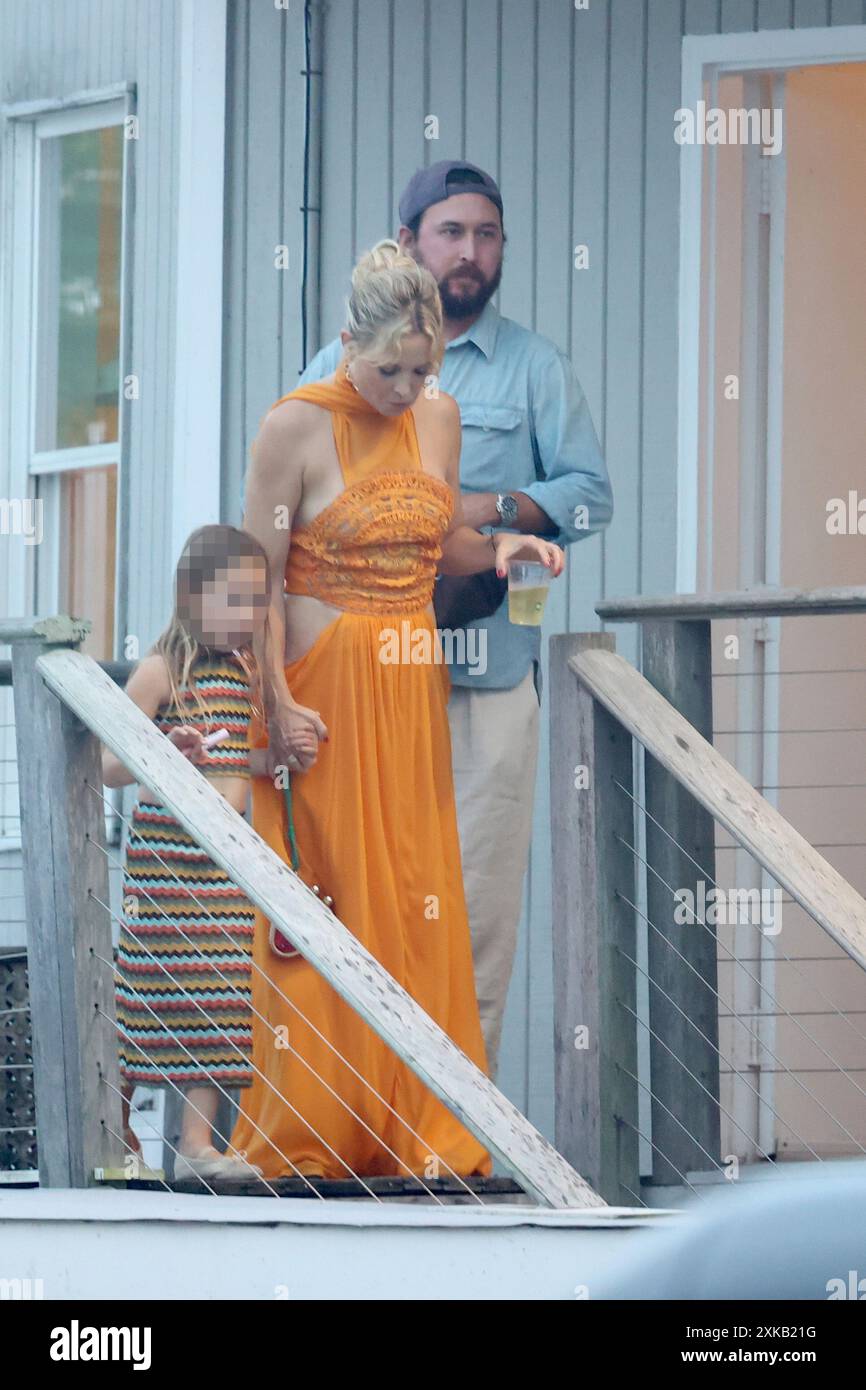 EXCLUSIVE **EXCLUSIVE ALL ROUNDER**Kate Hudson and partner Danny