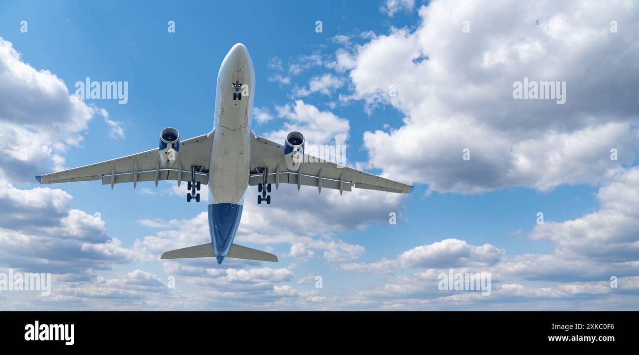 Sky airplane hi-res stock photography and images - Alamy