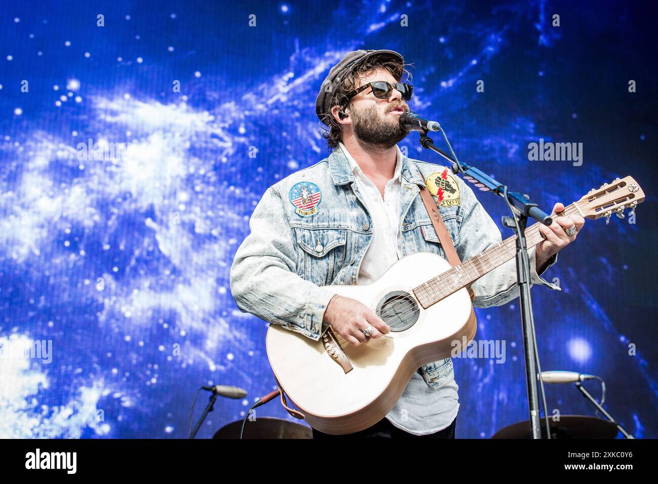 Angus and Julia Stone performing live on stage Stock Photo - Alamy