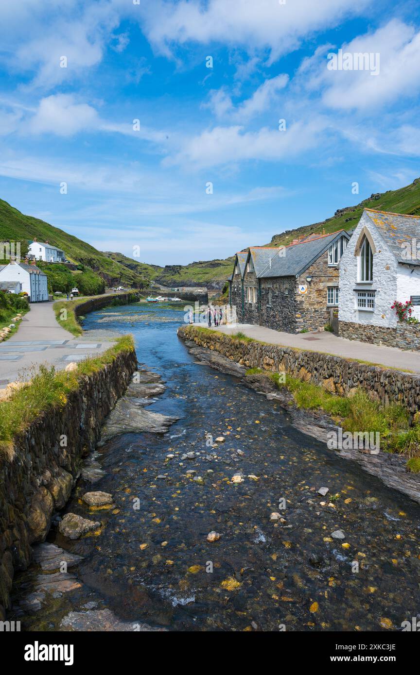 River Valency runs through village of Boscastle before entering the sea via the harbour. Boscastle Cornwall England UK Stock Photo