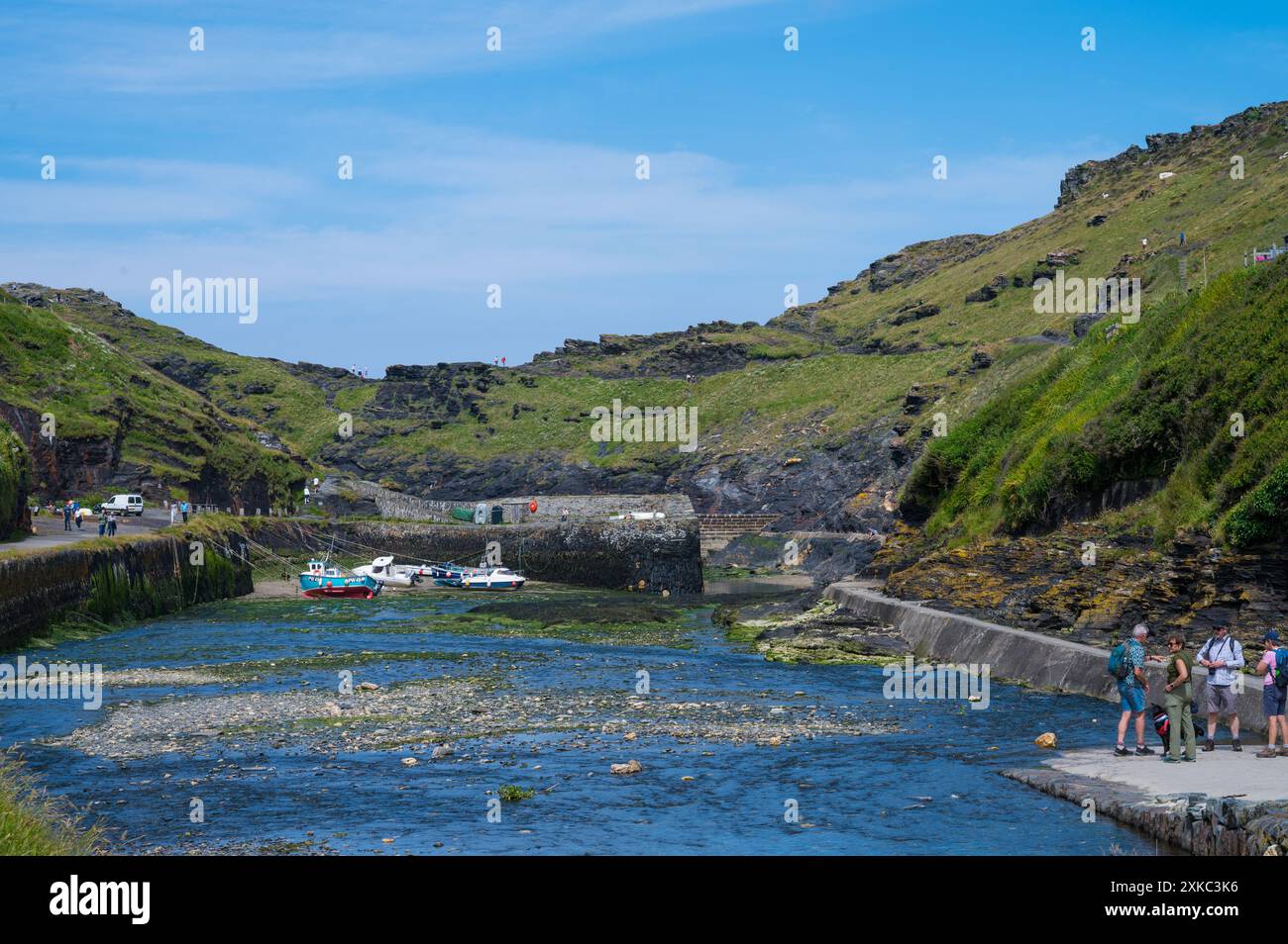 River Valency runs through village of Boscastle before entering the sea via the harbour. Boscastle Cornwall England UK Stock Photo