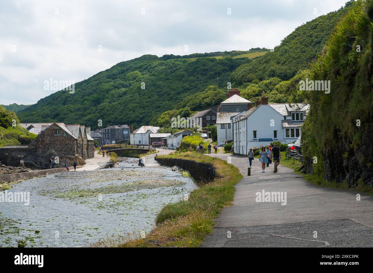 River Valency runs through village of Boscastle before entering the sea via the harbour. Boscastle Cornwall England UK Stock Photo