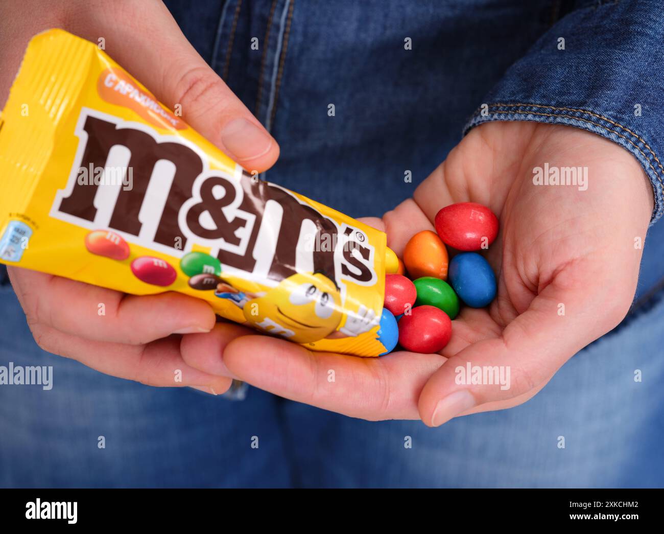 M&m chocolate candies hi-res stock photography and images - Page 3