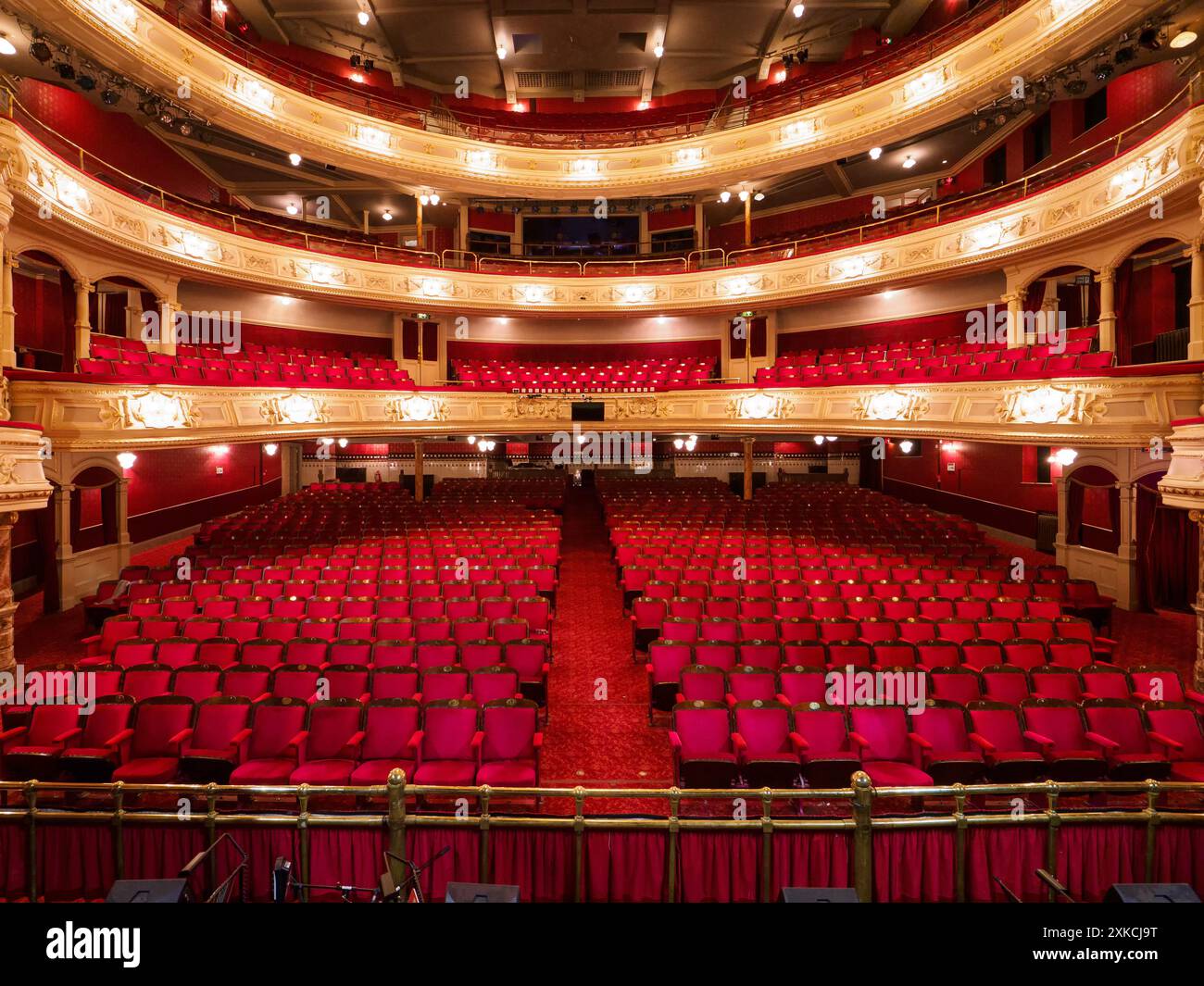 Her majestys theatre stage hi-res stock photography and images - Alamy