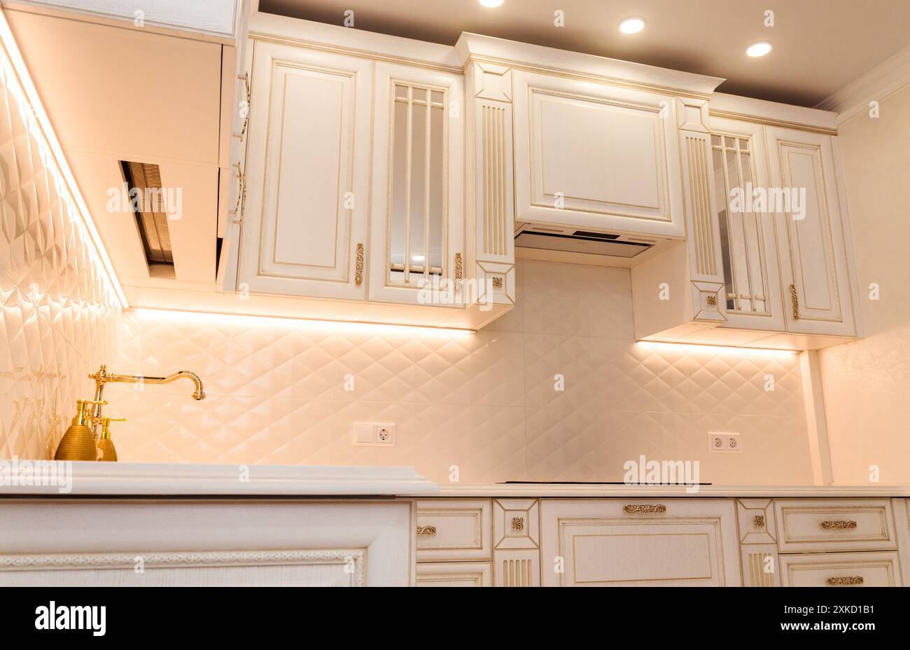 Lighting fixtures for kitchen hi-res stock photography and images - Alamy