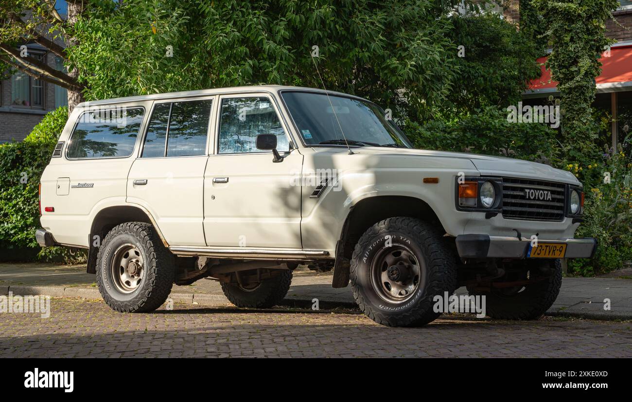 Toyota land cruiser vintage hi-res stock photography and Toyota land cruiser vintage hi-res stock photography and