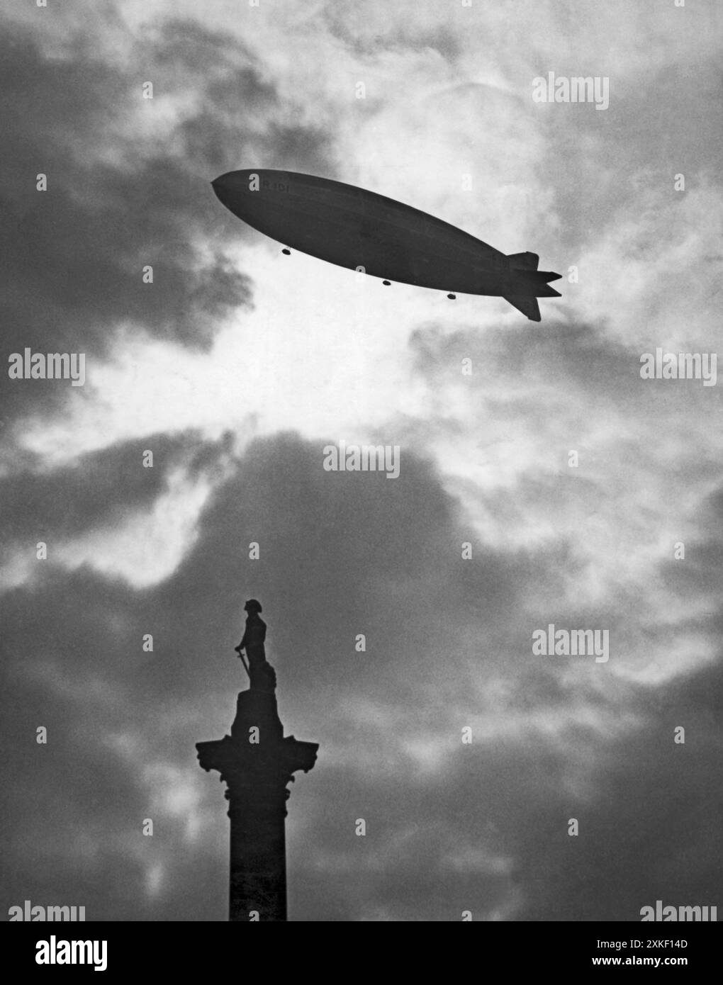 London, England October 14, 1929 The British airship R 101 passing over ...