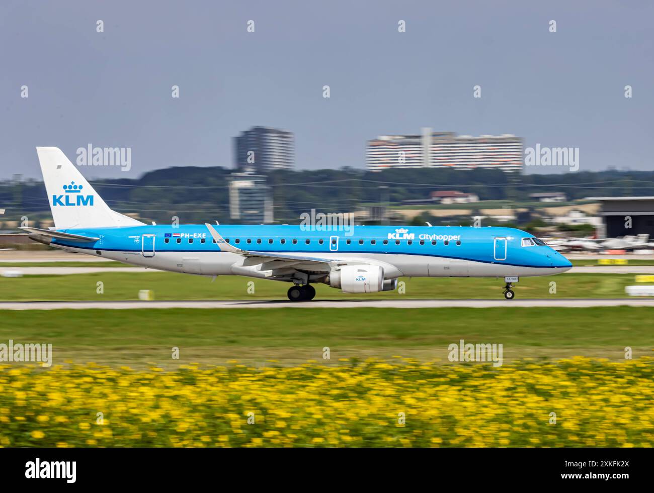 Embraer erj 190 100 hi-res stock photography and images - Alamy