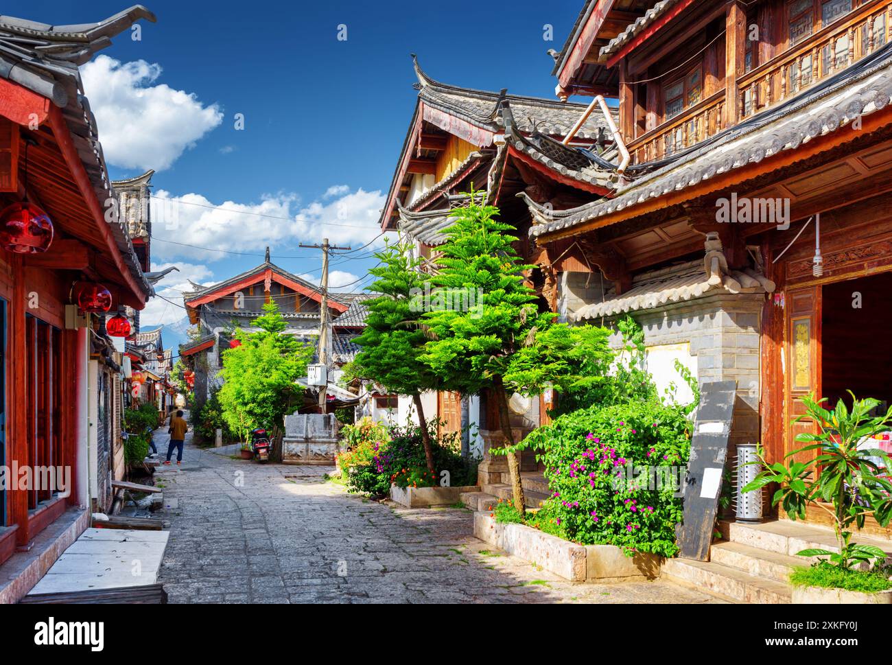 Scenic street in the Old Town of Lijiang, Yunnan province, China Stock ...