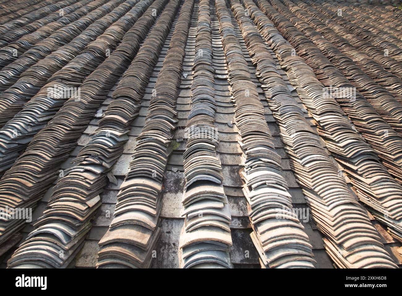 Chinese traditional house tile hi-res stock photography and images - Alamy