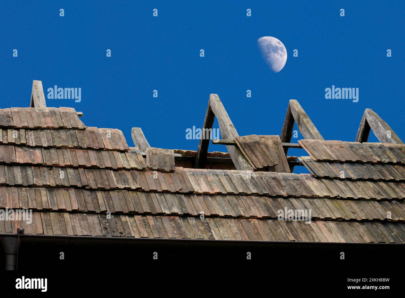 Dach Schaden im Mondschein Stock Photo