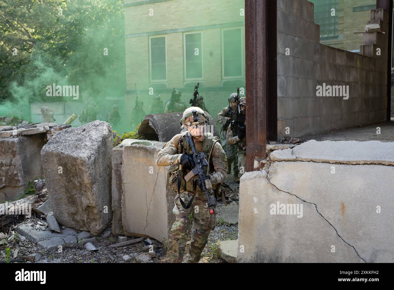 Indiana National Guardsmen from the 293rd Infantry Regiment conduct an ...