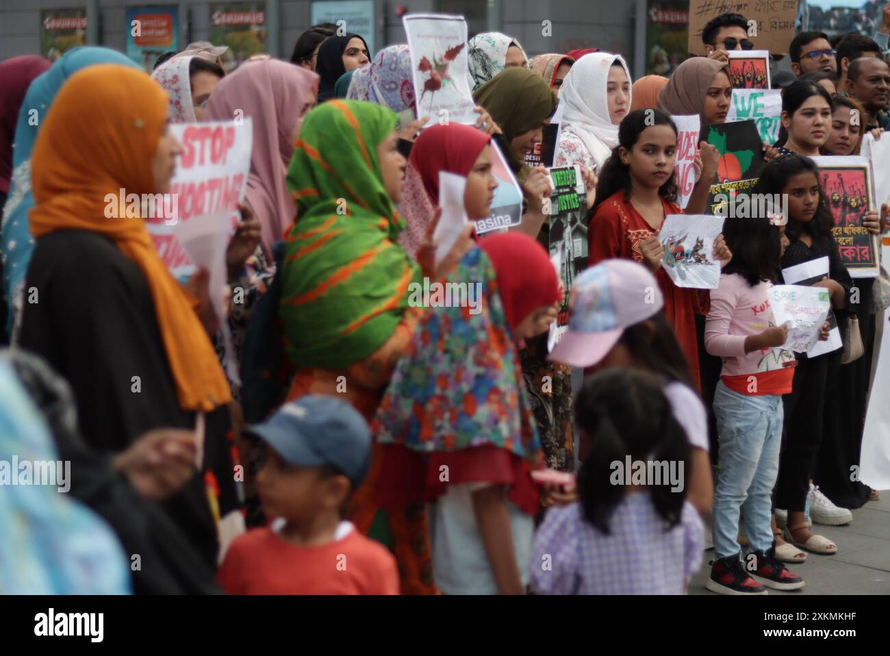 Banglandeshi Community in city square peacefully protesting police violence and government oppression in Bangladesh Stock Photo