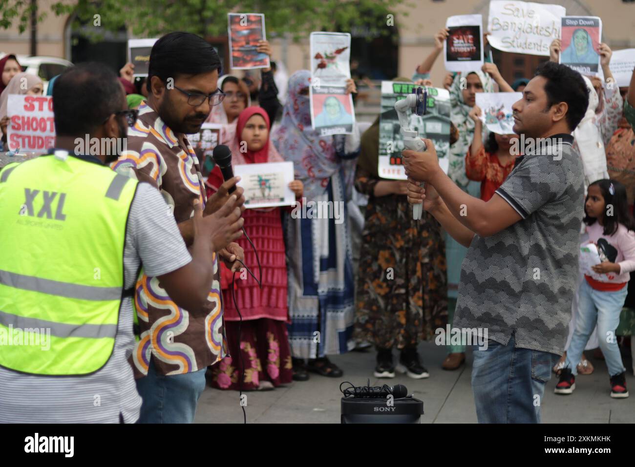 Banglandeshi Community in city square peacefully protesting police violence and government oppression in Bangladesh Stock Photo