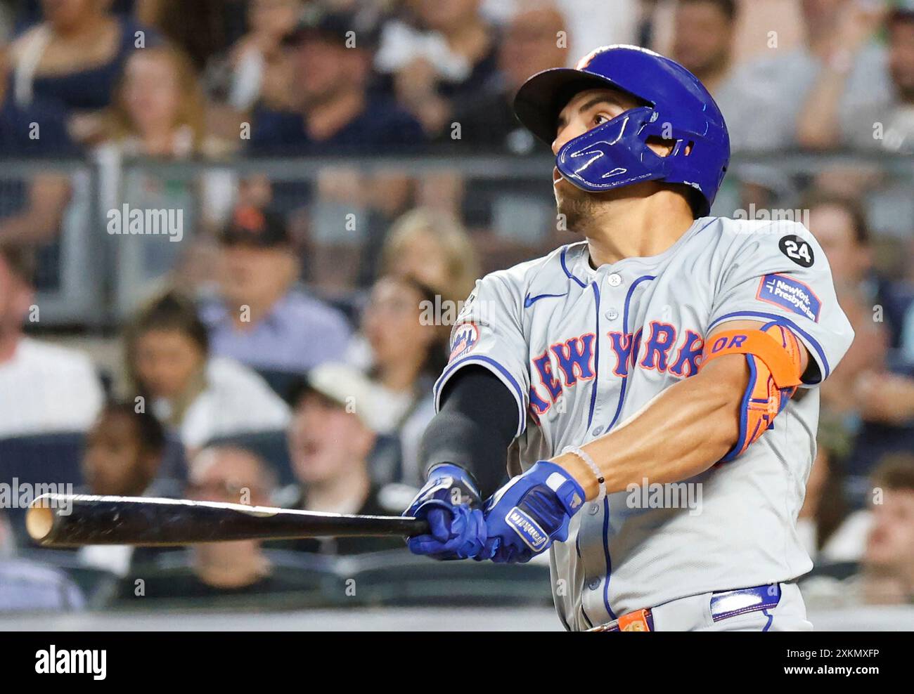 Bronx, United States. 23rd July, 2024. New York Mets Tyrone Taylor hits ...
