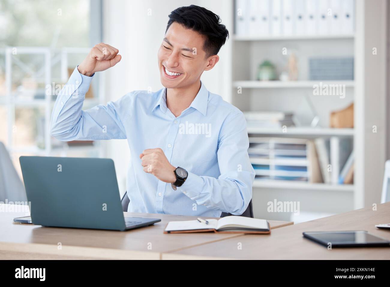 Fist pump stock hi-res stock photography and images - Alamy
