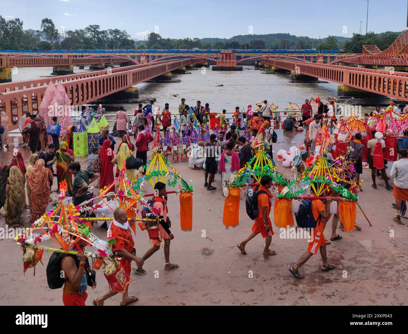 Hindu pilgrim going for kanwar yatra barefoot to worship lord shiv at har ki paudi, haridwar. Stock Photo