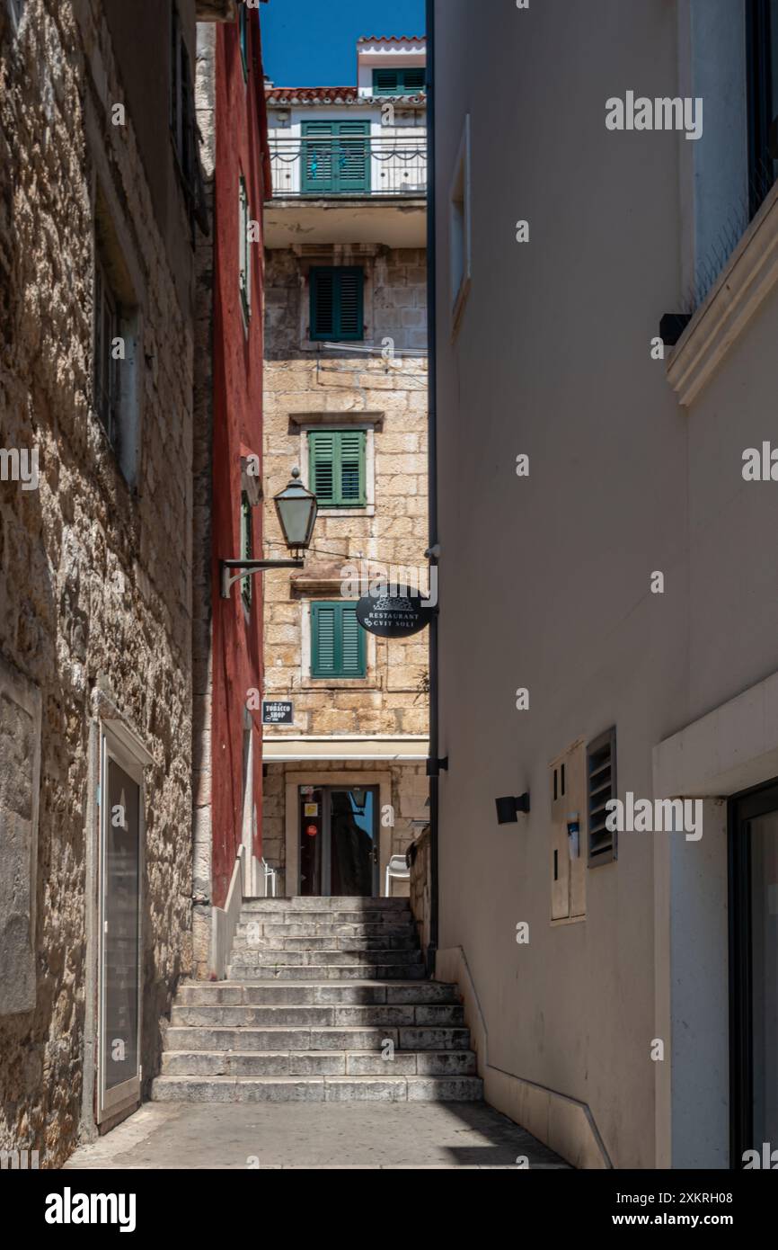 Authentic view narrow street hi-res stock photography and images - Alamy