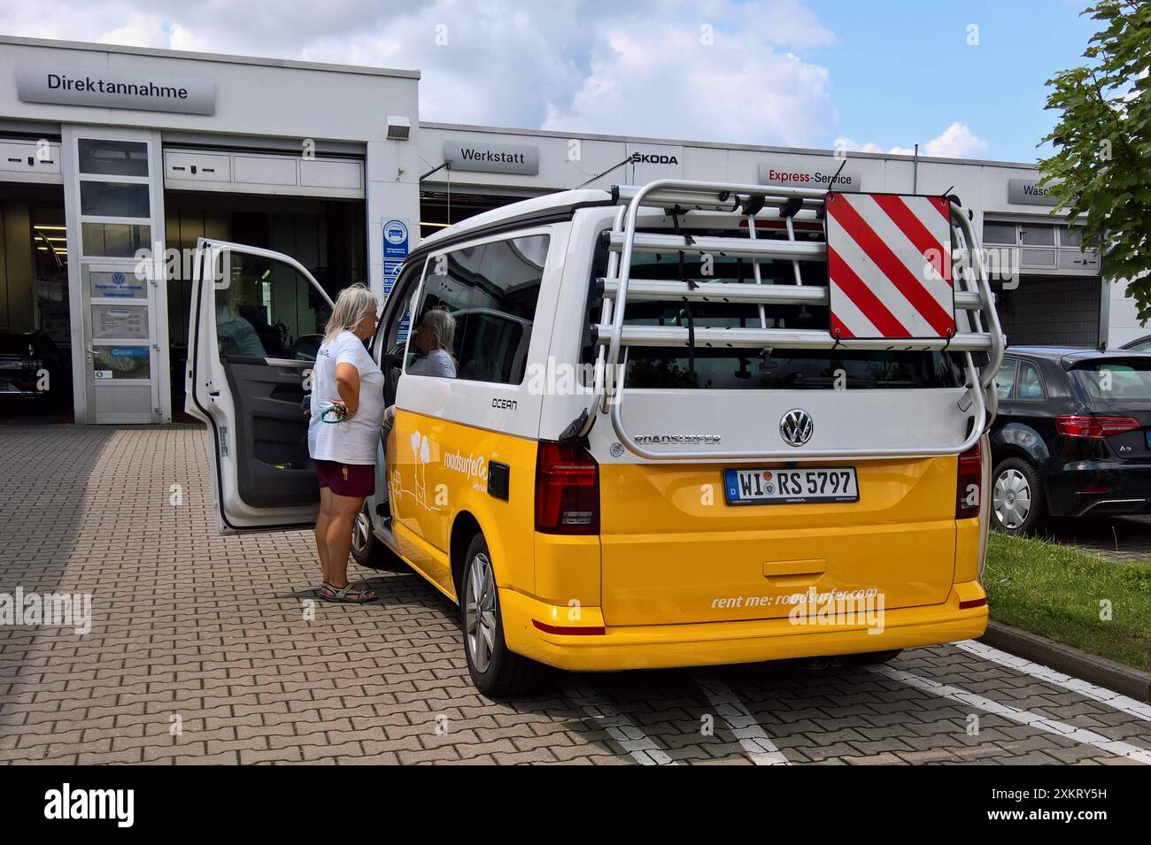 Vanlife zum Mieten. Das Mnchner Startup ROADSURFER, das 2016 gegrndet  wurde, vermietet Camper und Wohnmobile fr Roadtrips. Einen Campervan zu  mieten funktioniert komplett online. Insgesamt betreibt das Unternehmen 70  Mietwagen-Abholstationen in Europa