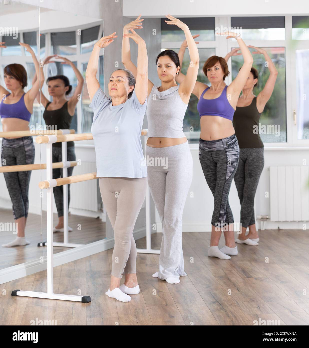 Fitness woman training port de hi-res stock photography and images - Alamy