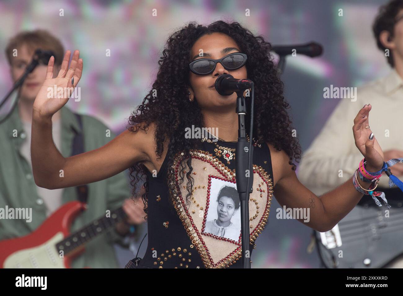 Glastonbury, UK. 28 Jun 2024. English singer Olivia Dean performs on ...